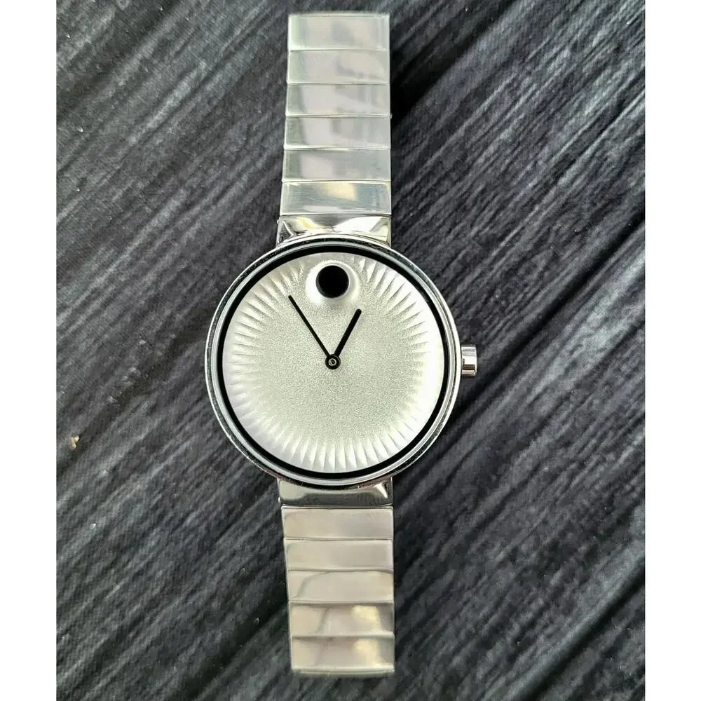 Movado Edge 34mm 5.5 Inch Sapphire Crystal Ladies‎ Watch Runs